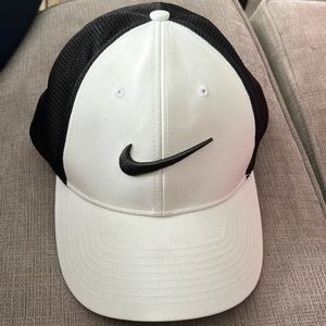 Men’s Nike golf hat
